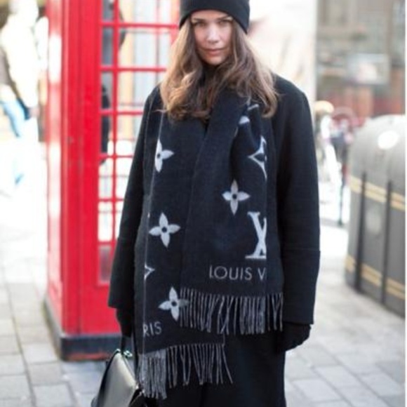 Street Style  Lv scarf, Louis vuitton handbags outlet, Louis